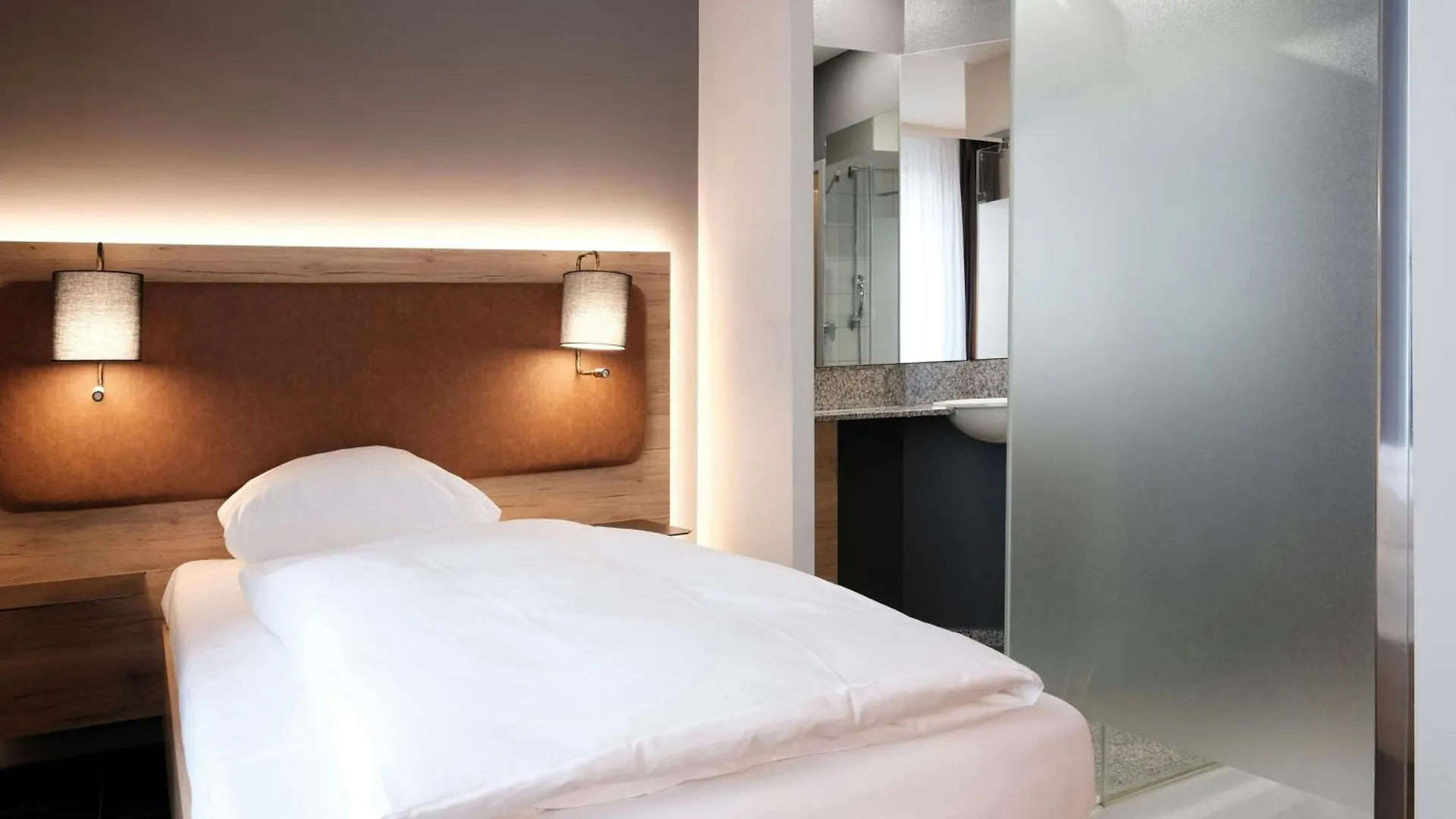 Hotel Four Ratingen Dusseldorf Airport 4*,